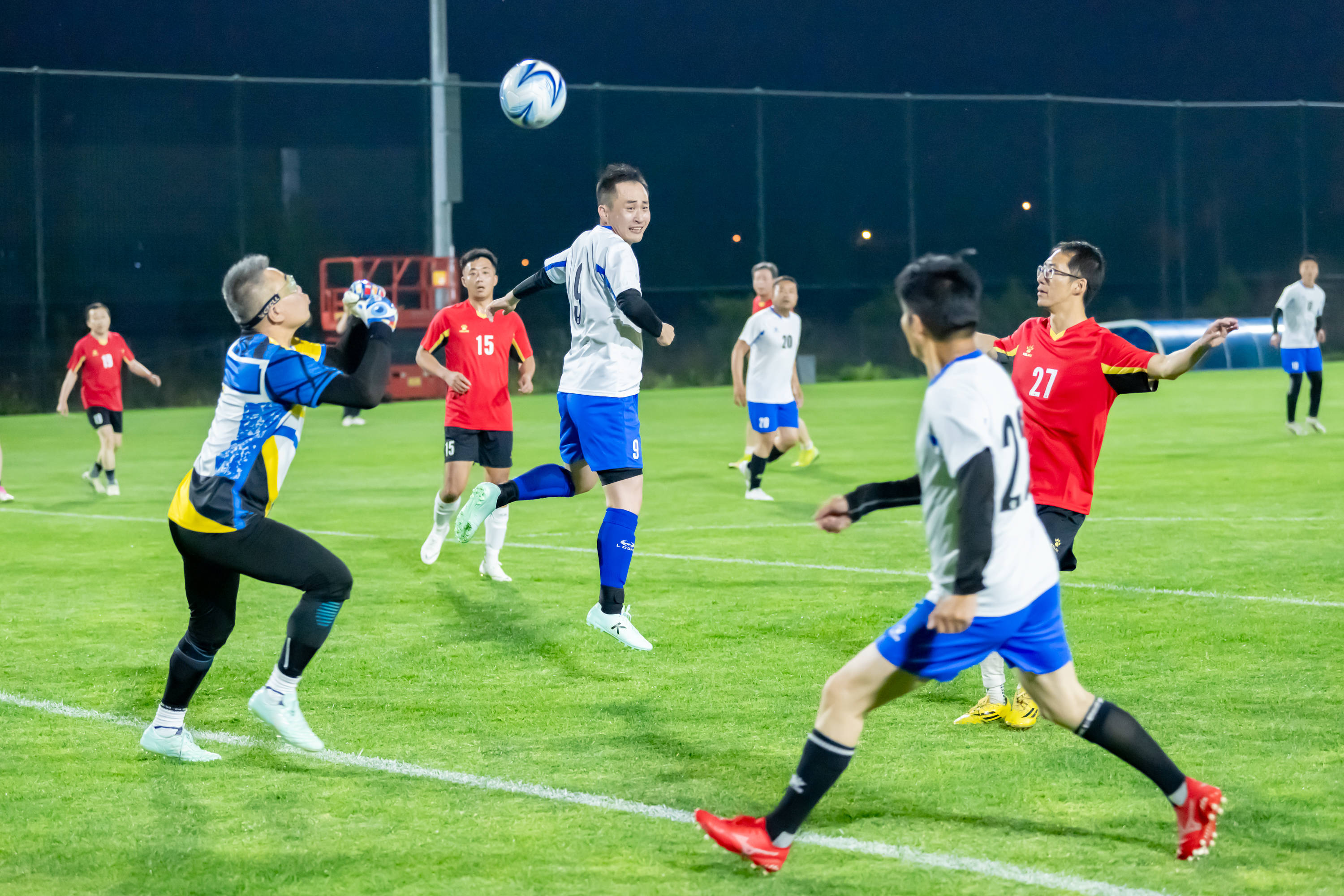 从而保持全 从而保持全